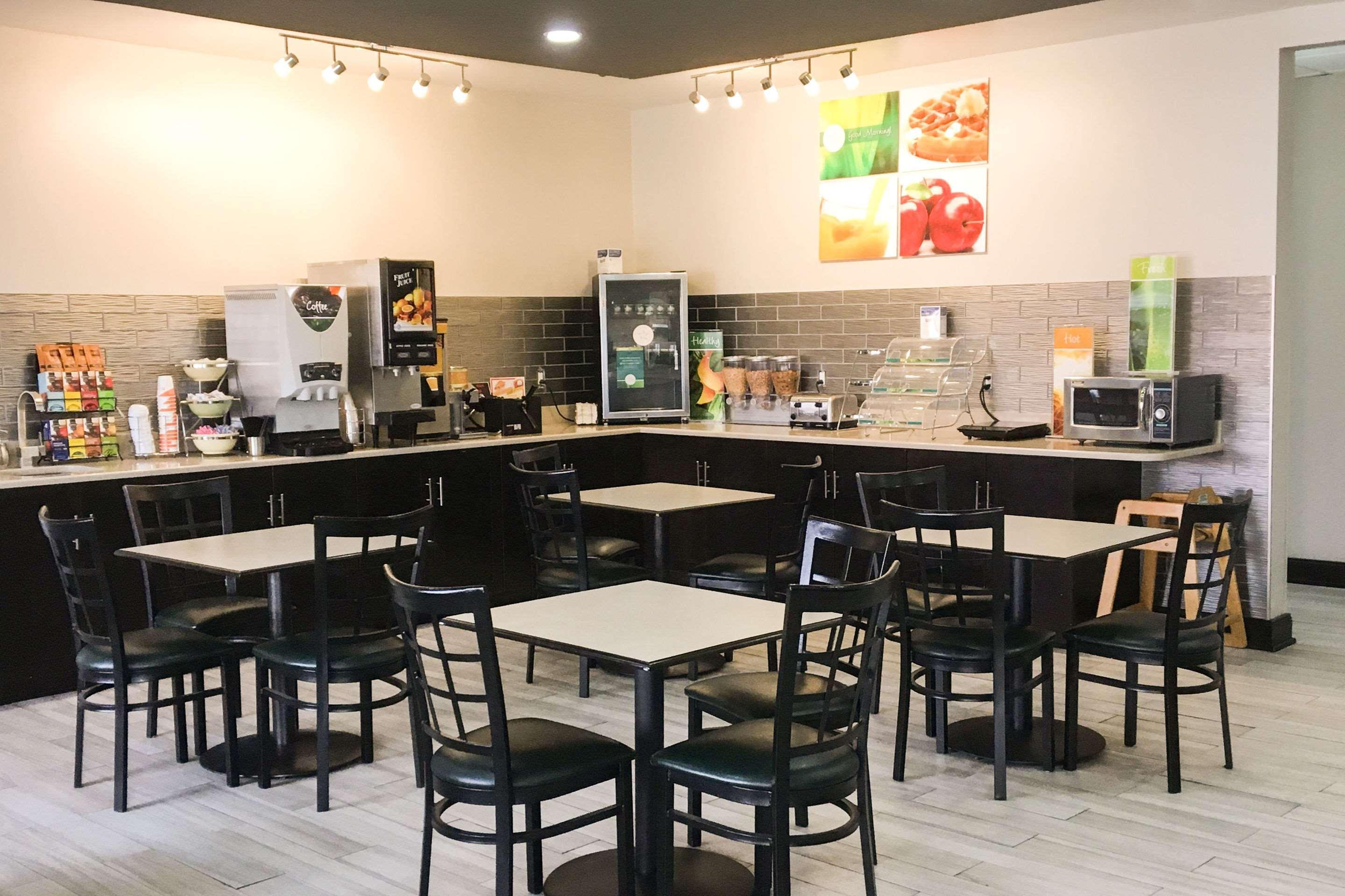 Quality Inn & Suites Lincoln Near I-55 Екстер'єр фото