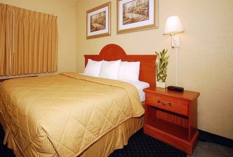 Quality Inn & Suites Lincoln Near I-55 Екстер'єр фото