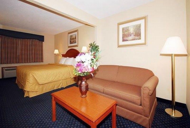 Quality Inn & Suites Lincoln Near I-55 Екстер'єр фото