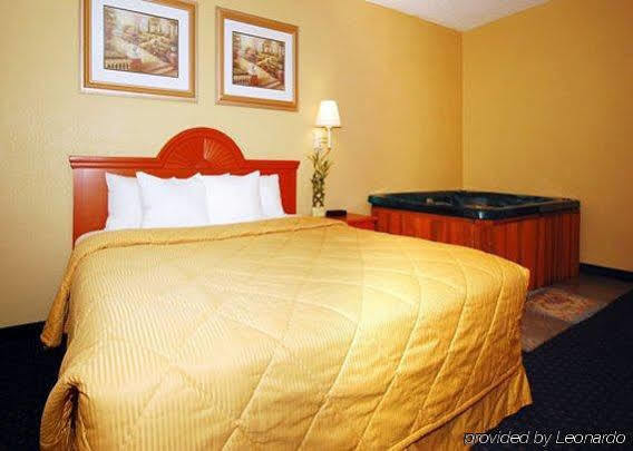Quality Inn & Suites Lincoln Near I-55 Екстер'єр фото